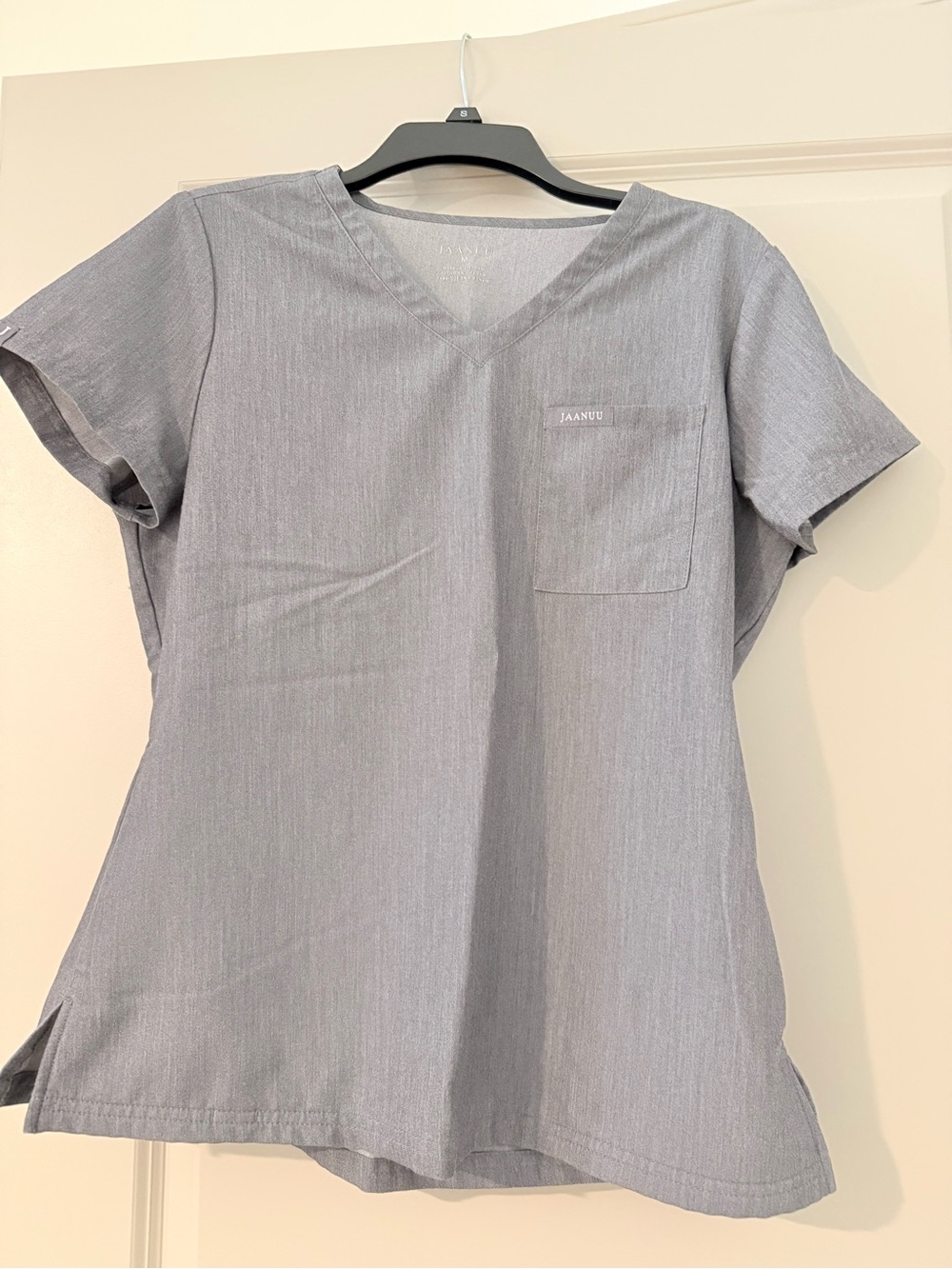 Jaanuu heather Gray women’s scrub top.